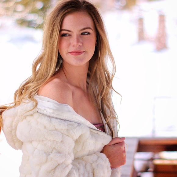 Meet your Posher, Madison - Picture 1 of 1